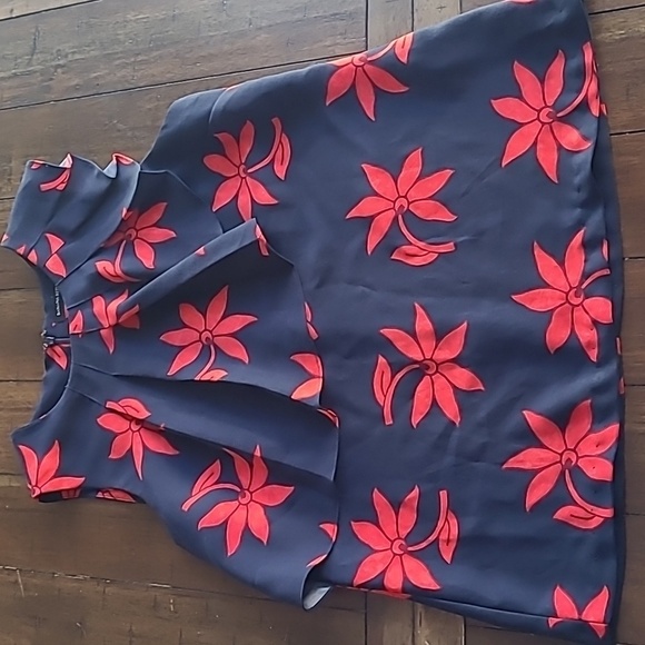 Banana Republic Navy Floral sleeveless blouse size 10 - Picture 1 of 6